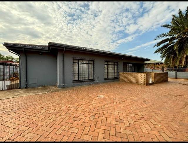 3 BEDROOM HOUSE FOR SALE IN VANDERBIJLPARK CW 2
